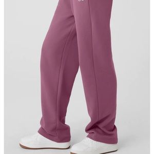 Alo yoga Accolade straight leg sweatpant